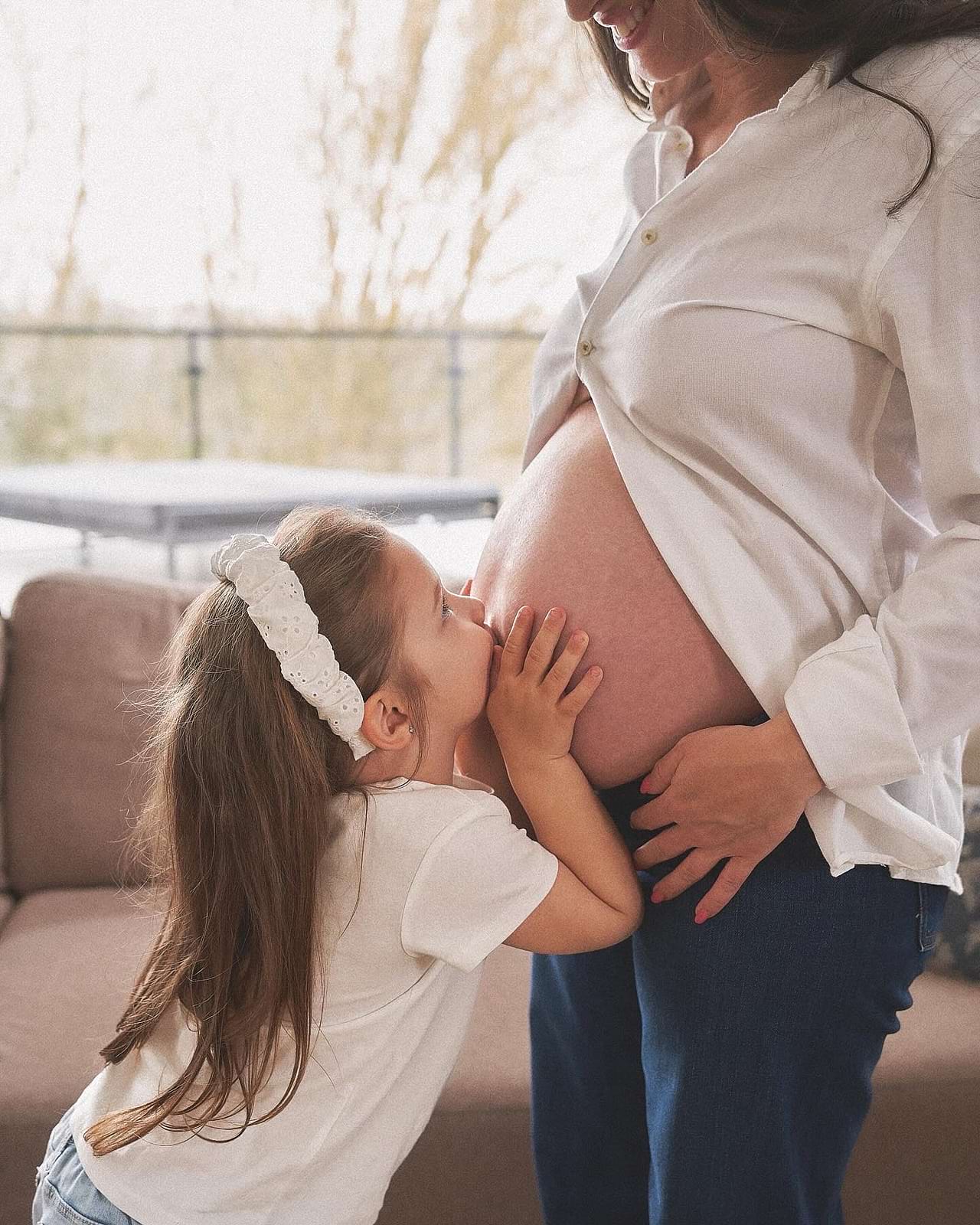 Kismama fotózás a győri Studio3 bérelhető fotóstúdióban 1