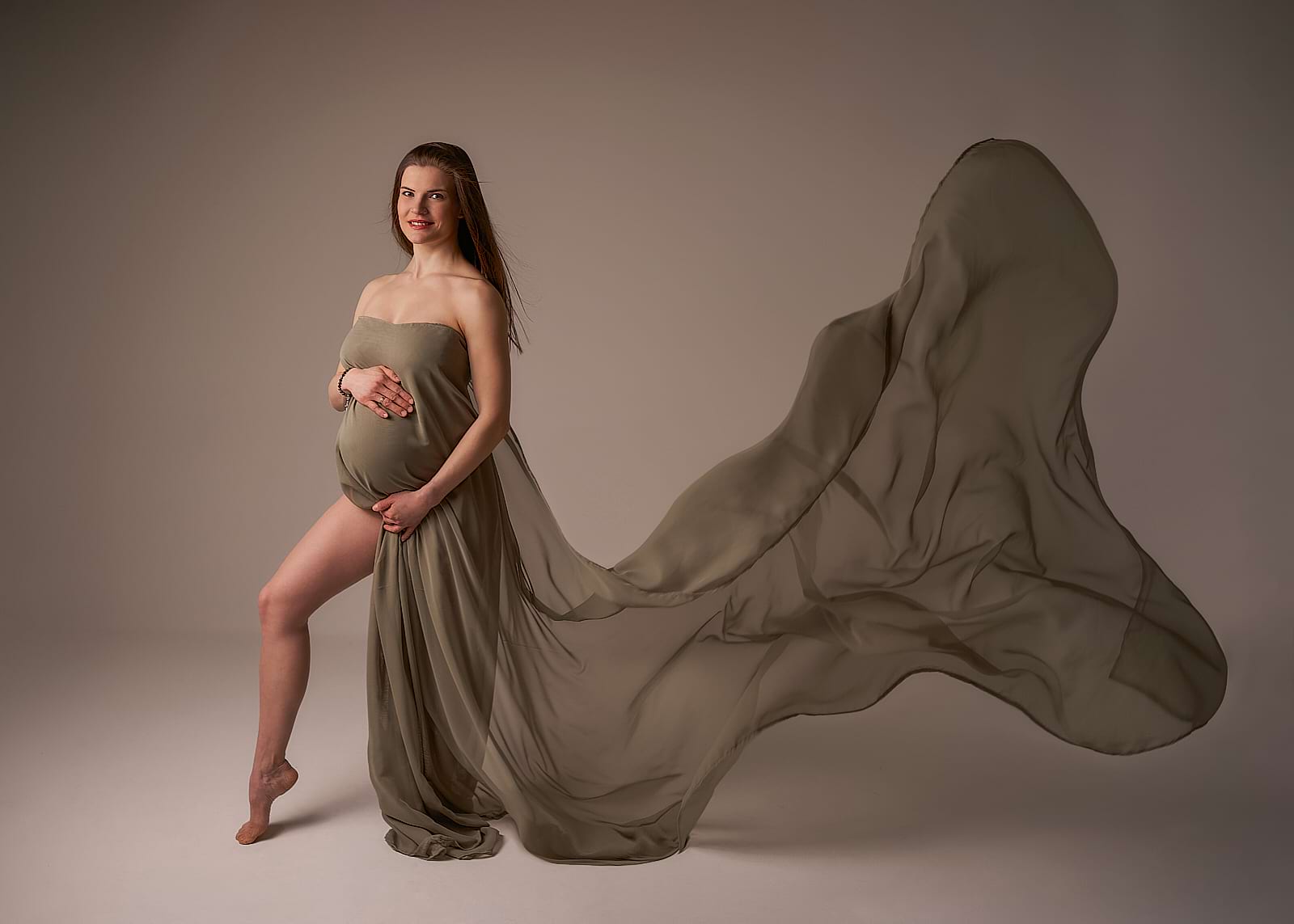 Kismama fotózás a győri Studio3 bérelhető fotóstúdióban 29