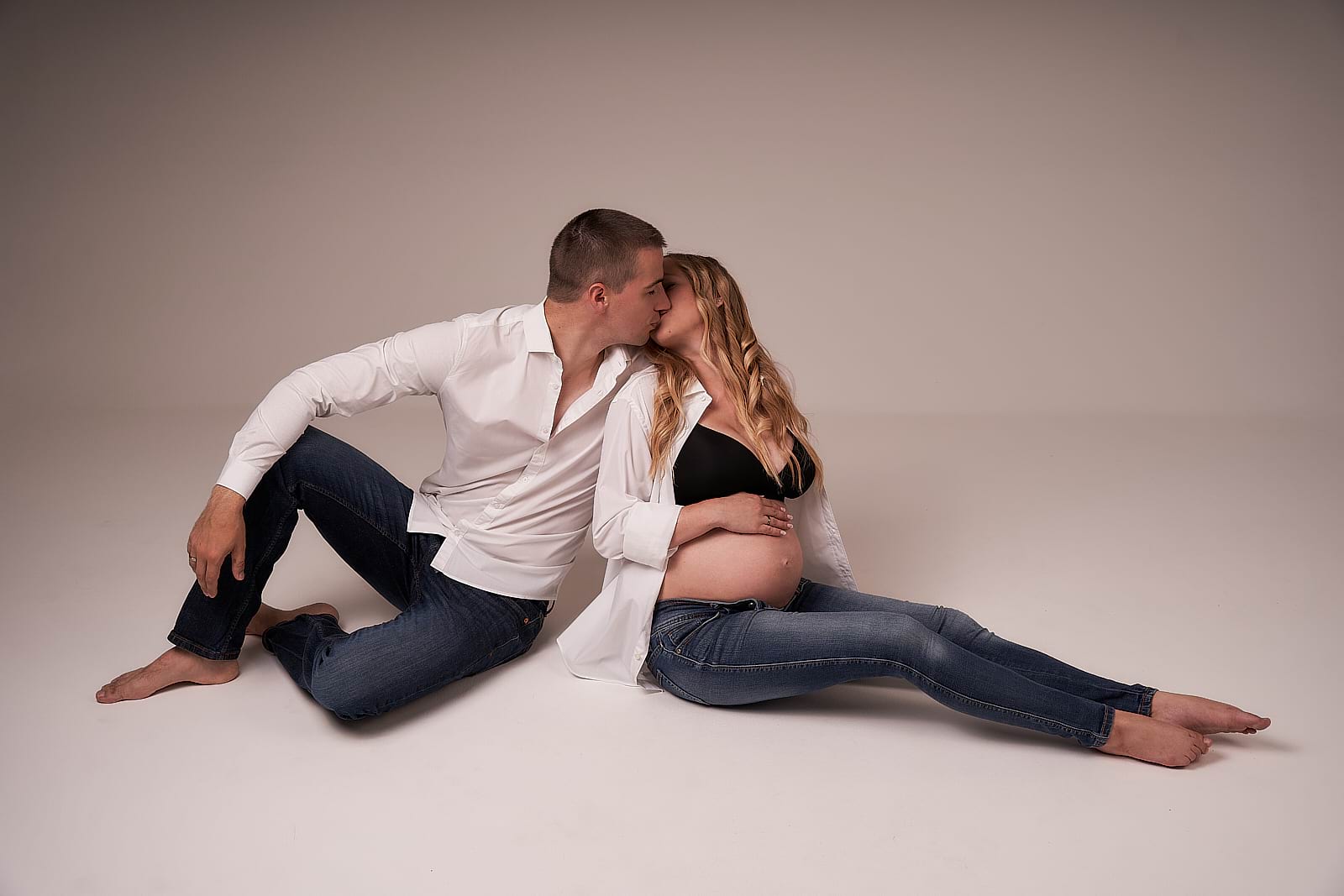 Kismama fotózás a győri Studio3 bérelhető fotóstúdióban 63
