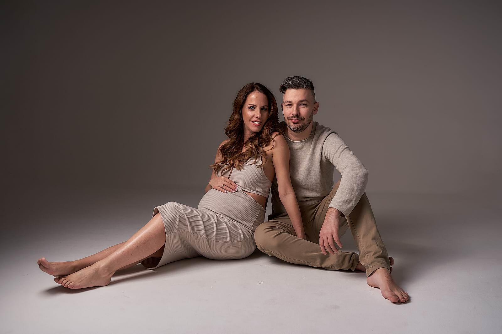 Kismama fotózás a győri Studio3 bérelhető fotóstúdióban 78