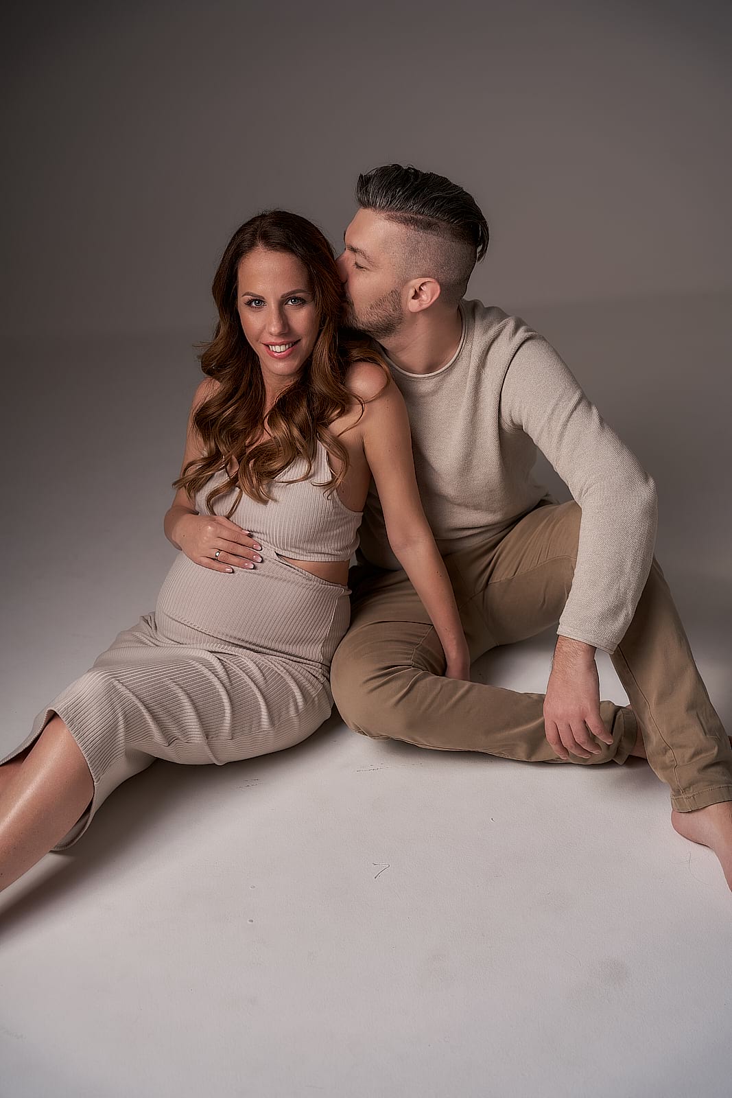 Kismama fotózás a győri Studio3 bérelhető fotóstúdióban 79