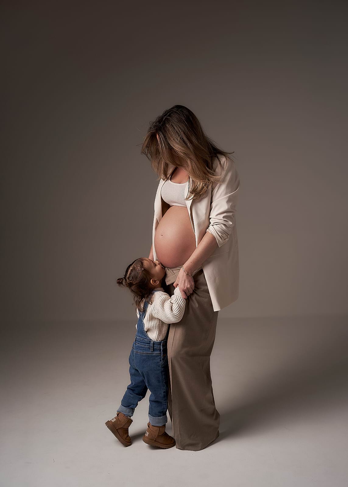Kismama fotózás a győri Studio3 bérelhető fotóstúdióban 80